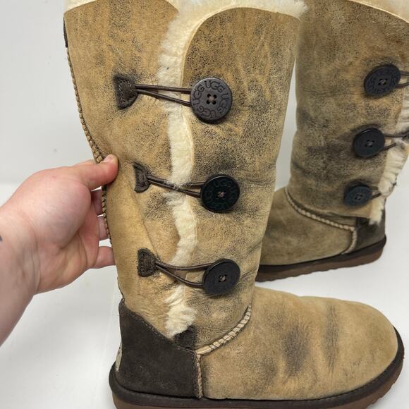 UGG Australia Vintahe Bailey 3 Button Bomber Leather Boot Size 8 - Picture 5 of 8